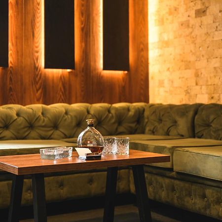 Grand Hotel Velingrad Bagian luar foto The interior of the bar