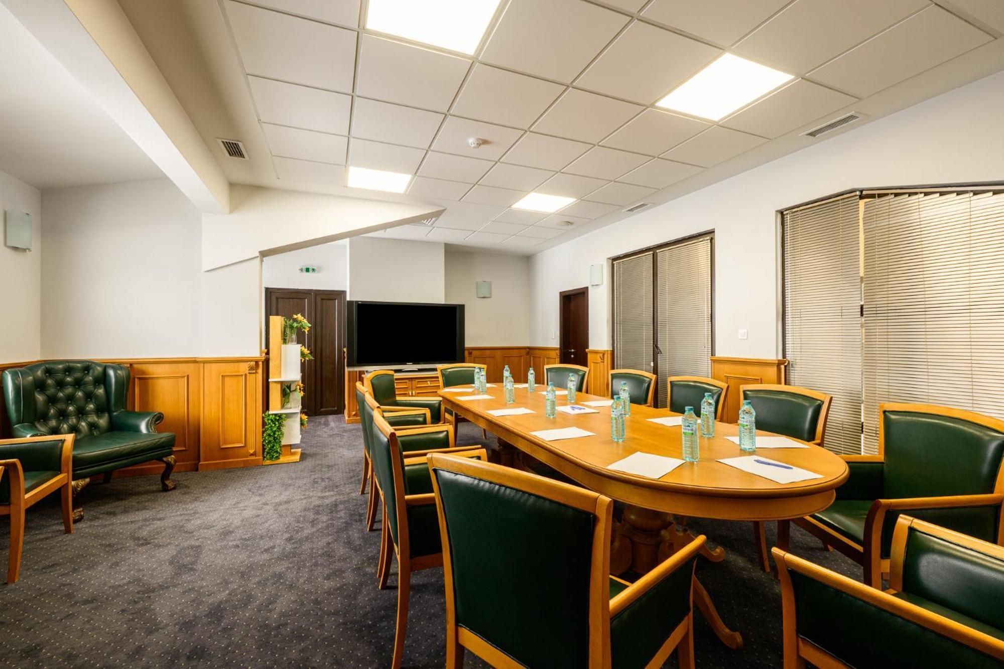 Grand Hotel Velingrad Bagian luar foto The boardroom at the Royal Society