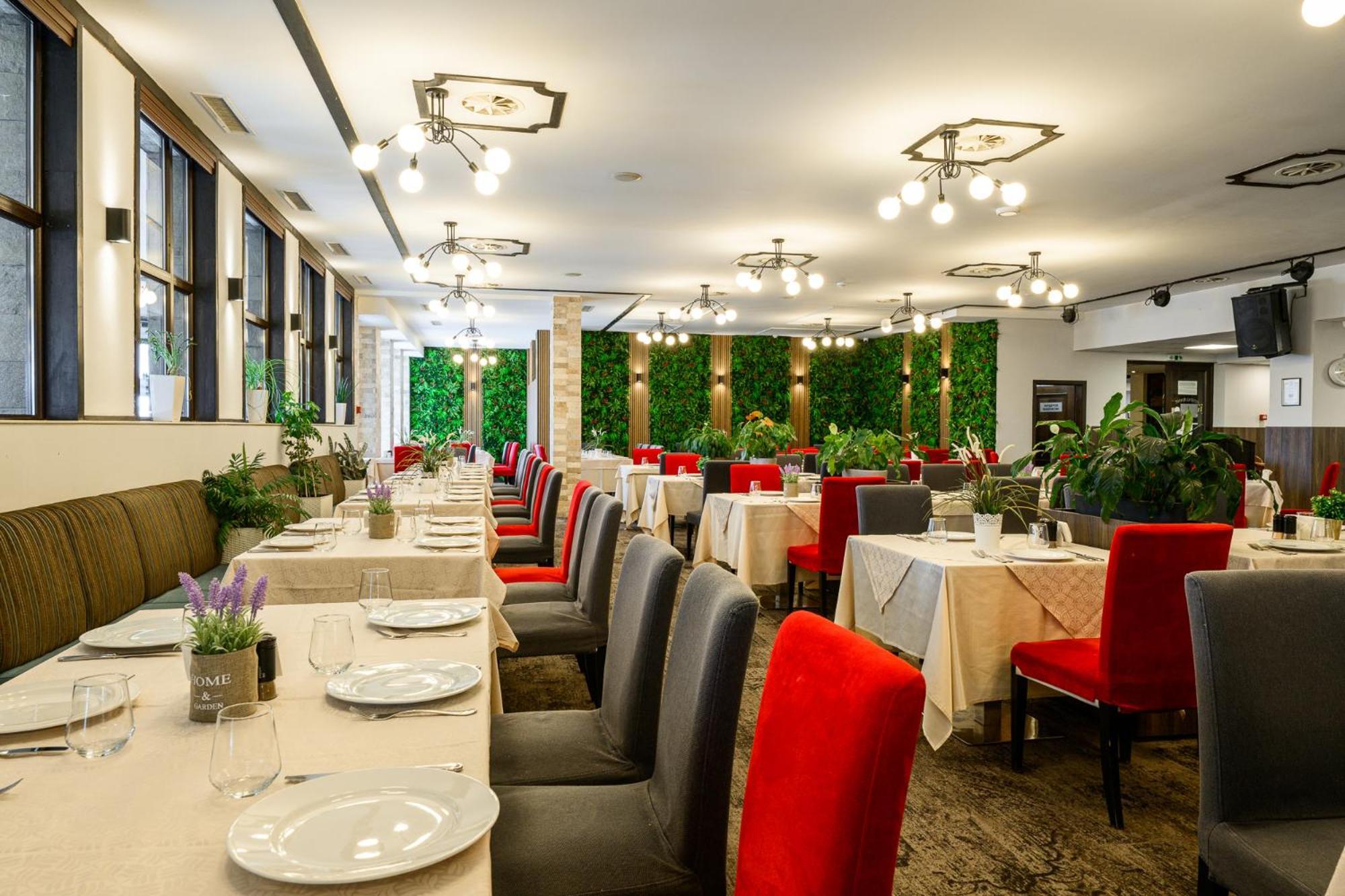 Grand Hotel Velingrad Bagian luar foto Restaurant interior