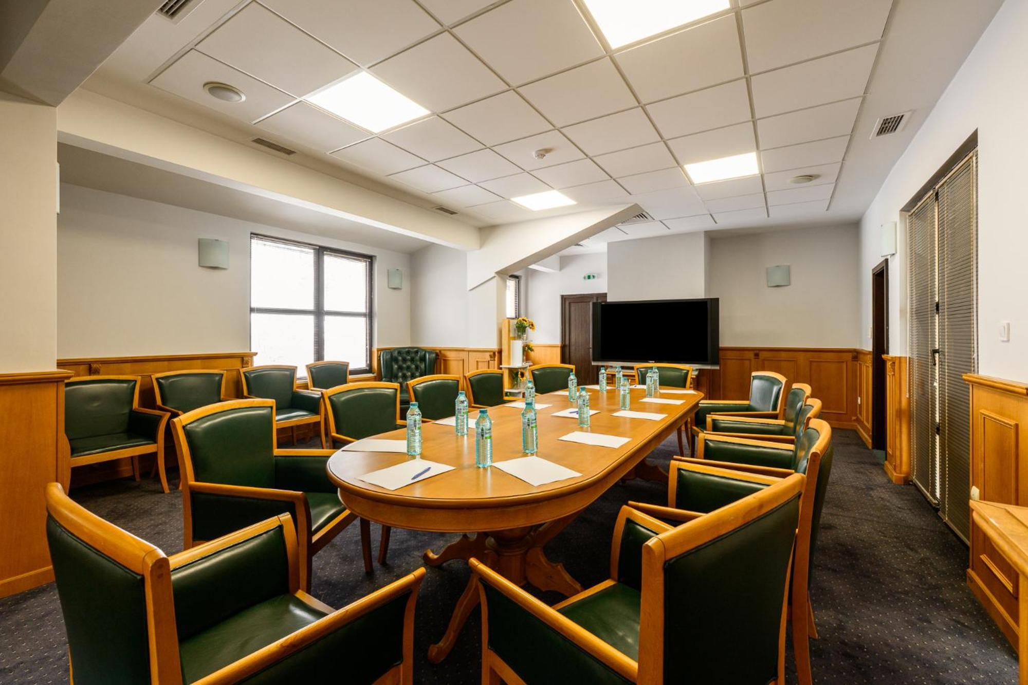 Grand Hotel Velingrad Bagian luar foto The boardroom at the National Liberal Club